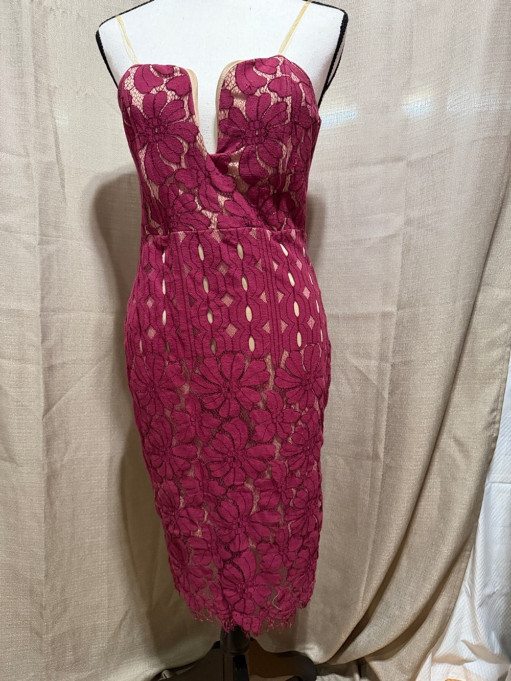 B. Smart Steapless Burgundy Lace Midi Dress Sz M